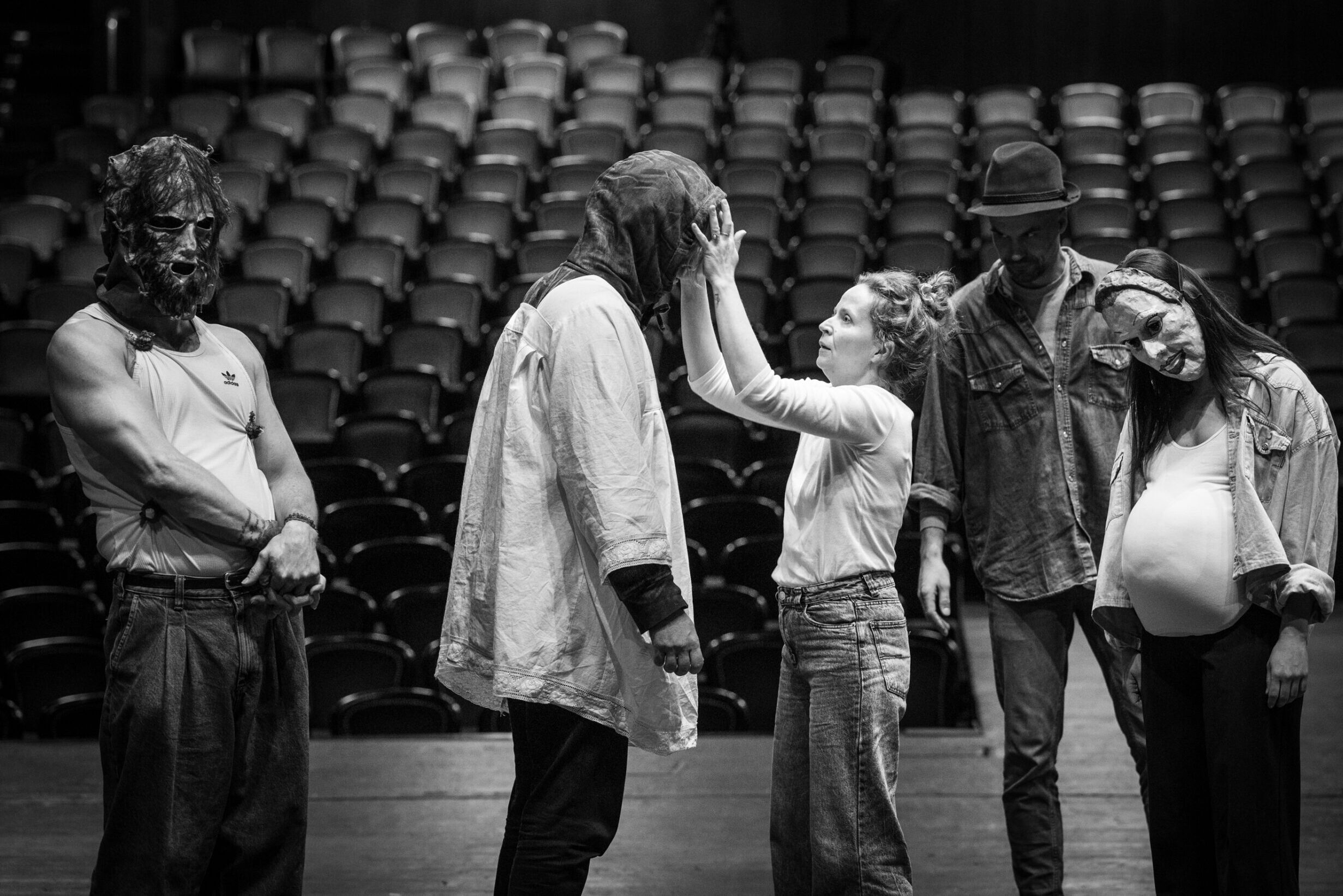 Próby do spektaklu „Prowadź swój pług przez kości umarłych” w Teatrze Narodowym; fot. Marta Ankiersztejn