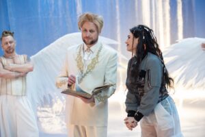 Scena ze spektaklu „Piekło-niebo”; fot. N. Młudzik/TVP