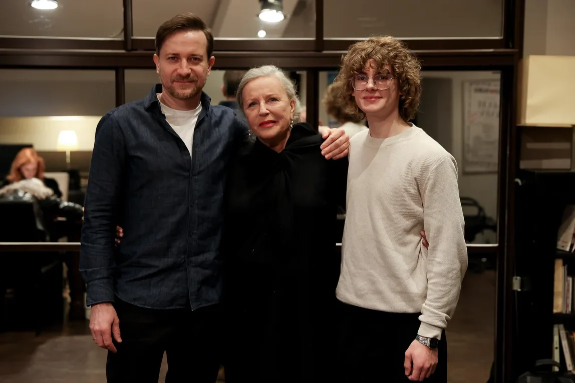 Próby do spektaklu „Zapętlona” w Teatrze Polonia. Na zdj. od lewej Paweł Ciołkosz, Krystyna Janda, Adam Tomaszewski; fot. Katarzyna Kural-Sadowska