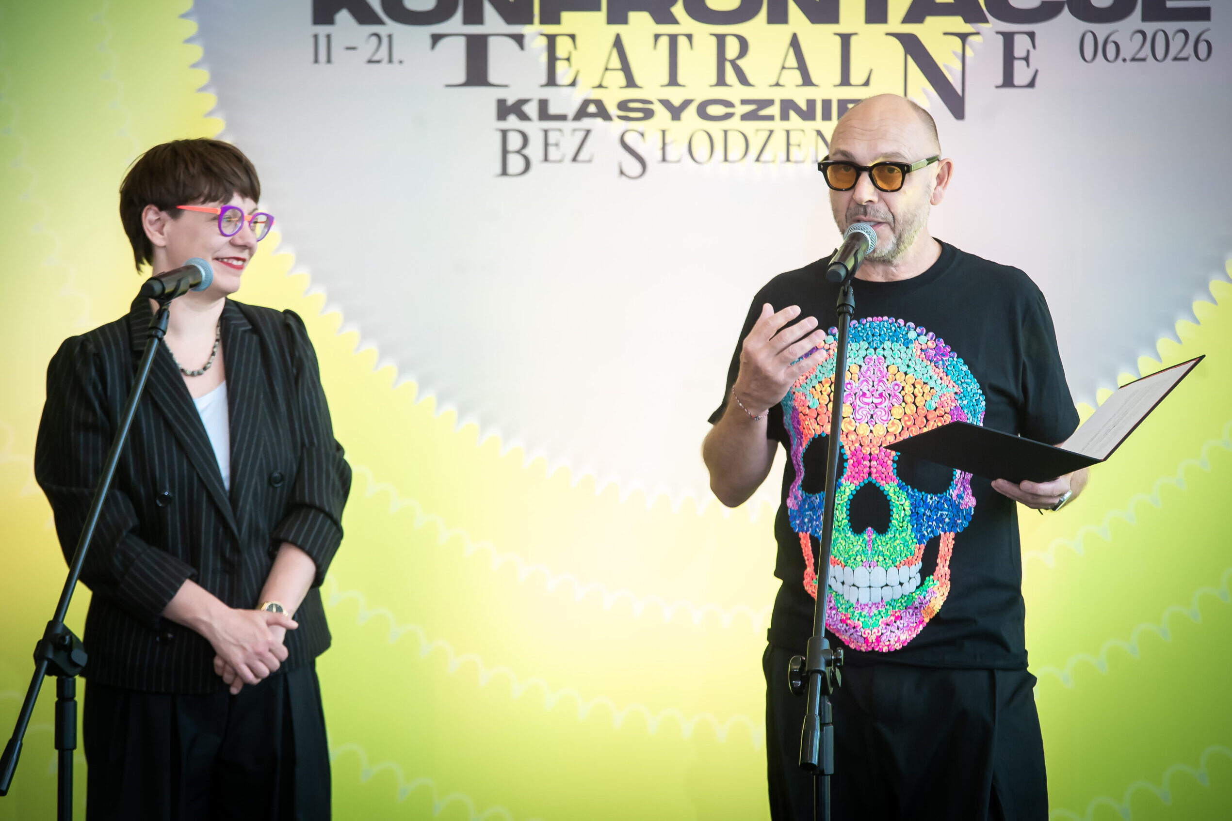 Dyrektorka Instytutu Teatralnego Justyna Czarnota-Misztal i Norbert Rakowski, dyrektor Teatru Kochanowskiego, podczas inauguracji 50. OKT; fot. Michał Grocholski