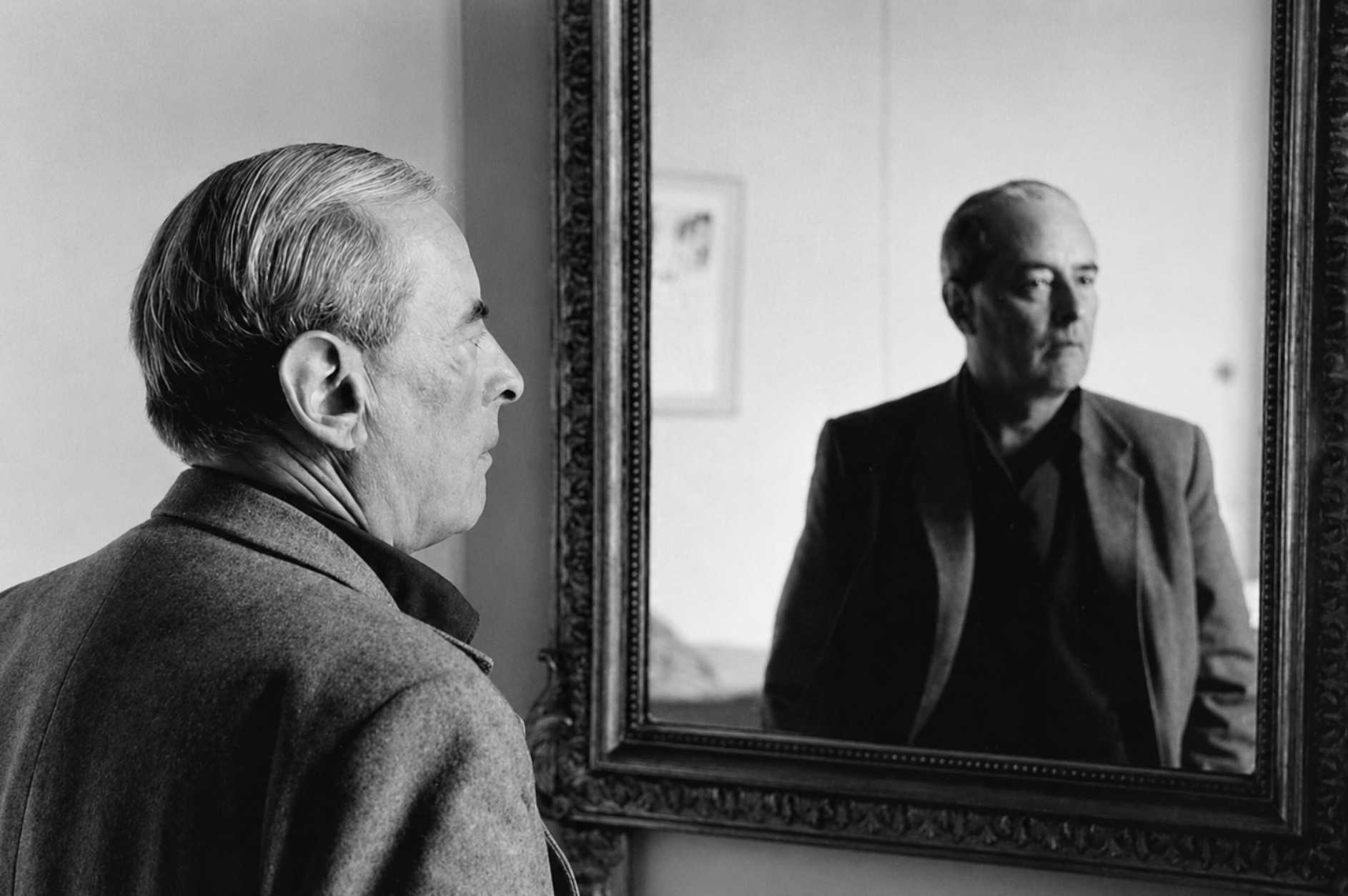 fot. Bohdan Paczowski - Witold Gombrowicz w willi „Alexandrine”. Vence, 1967 r. (depozyt Muzeum Witolda Gombrowicza we Wsole)