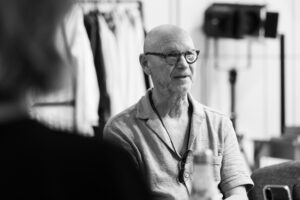 Luk Perceval podczas próby czytanej do „Orestei” w Teatrze Narodowym; fot. Marta Ankiersztejn