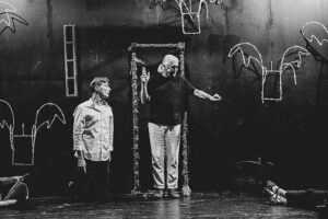 Rafał Gąsowski i Piotr Tomaszuk w trakcie prób do „Kartoteki” w Teatrze Wierszalin; fot. Magdalena Rybij