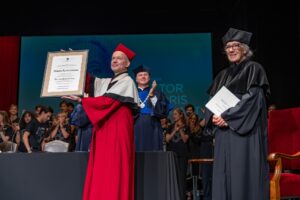 fot. Anna Kaczmarz - na zdj. Jego Magnificencja Rektor AST dr hab. Grzegorz Mielczarek, prof. AST oraz Pani Profesor Maja Komorowska.