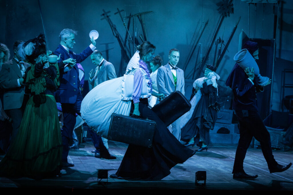 Spektakl „Kraków narodowej sztuce, czyli tryumf miernoty”, Teatr im. Juliusza Słowackiego w Krakowie; fot. Joanna Siwiec